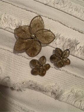 Vintage Gold Floral Brooch and Earring Set with Pearl Accents